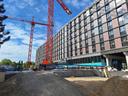 Aus über 1.000 Holzmodulen entsteht derzeit in Rostock ein moderner Hochschulcampus für die Generalzolldirektion.