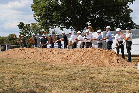 Der offizielle Spatenstich für den Neubau des THW-Ortsverbands Obernburg.