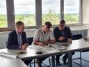 Bei der Unterzeichnung der Übergabeprotokolle: Heiko Körner (Referatsleiter im BBR/Foto v.l.n.r.), Maik Welzel (Projektverantwortlicher der BImA) und Hans-Thomas Damm (Leiter Bau, Liegenschaften und Innerer Dienst im BfS).