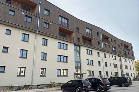 Das zweite Wohngebäude wurde doppelt aufgestockt mit einer komplett neuen Dachkrone.