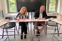 BImA-Vorständin Dorothee Martin (links) und Thomas Bauchrowitz, Direktor Landeskriminalamt Schleswig-Holstein, unterzeichneten die Rahmenverwaltungsvereinbarung zur Kampfmittelräumung auf bundeseigenen Grundstücken in Schleswig-Holstein.