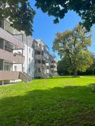 Die Gebäude an der Bradleystraße in Neu-Ulm erstrahlen im neuen Glanz – nach der Sanierung und Aufstockung bietet die Siedlung nun mehr Wohnraum als zuvor.