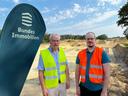 Stellten den Start der Bodensanierung der Öffentlichkeit vor: BImA-Projektleiter Stefan Ivert (links) und Stephan Clemens vom Zentralen Kontaminationsmanagement der BImA.