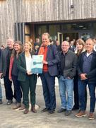 Andreas Brucksch (BImA/v.l.n.r.), Kirstin Schätzel (Stellvertrende Leiterin des Staatlichen Hochbauamtes Freiburg), Cornelia Kessler (BImA), Dirk Messner Präsident des Umweltbundesamtes), Roland Leins und Sophie Wittmann (ArGe Architekten) sowie Frank Meinhardt (Umweltbundesamt/Ehemaliger Messstellenleiter) freuen sich über die Eröffnung der neuen Luftmessstation für das Umweltbundesamt am Standort Schauinsland (Fotos: Bundesbau BW).