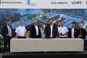 Legten gemeinsam den Grundstein für das Einsatztrainingszentrum für den Zoll in Walsrode (von links): Jörg-Uwe Goldbeck (Geschäftsführender Gesellschafter der Goldbeck GmbH), Dirk Bremer (Präsident der Direktion I, Generalzolldirektion), Prof. Dr. Alexander von Erdély (BImA-Vorstandssprecher), Lars Klingbeil (Bundesfinanzminister), Tobias Röper (Ständiger Vertreter der Leiterin des Hauptzollamtes Hannover), Niels Joachim (Stadt Walsrode) und Theresa Twachtmann (PD – Partnerschaft Deutschland).