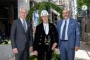 Beim Richtfest für das Elisabeth-Selbert-Haus steht die geleistete Arbeit der Bauleute im Mittelpunkt. Ihr Engagement würdigten (von links): Prof. Dr. Alexander von Erdély (BImA-Vorstandssprecher), Gerd Spörl (Oberpolier PORR) und Omid Nouripour (Vorsitzender der Bau- und Raumkommission des Deutschen Bundestages).