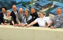 Legten gemeinsam den Grundstein für das Einsatztrainingszentrum für den Zoll in Eppingen (von links): Sascha Bahlau (Geschäftsführer Loupz), Theresa Twachtmann (PD – Berater der öffentlichen Hand GmbH), Michael Six (Geschäftsführer Goldbeck Deutschland), Rolf Bösinger (BMF-Staatssekretär), Brigitte Bourscheidt (Leiterin BImA-Geschäftsbereich Facility Management), Armin Rolfink (Präsident der Generalzolldirektion), Christina Taylor-Lucas (Leiterin Hauptzollamt Heilbronn) und Klaus Holaschke (Oberbürgermeister Stadt Eppingen).