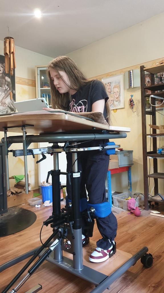 Jessy am Stehtrainer