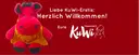 Links ein rotes Plüschnilpferd; rechts weißer Text: Liebe KuWi-Erstis, herzlich Willkommen! Eure Fachschaft KuWi, daneben eine stilisierte Person, deren Blick von einem Buch verdekct wird