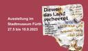 rot hinterlegtes Titelbild mit einem in zerrissener Optik gestalteten Flugblatt mit deutscher und arabischer Aufschrift. Daneben in weißer Schrift die Eckdaten für die Laufzeit der Ausstellung