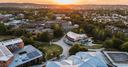 Drohnenaufnahme des Campus Bayreuth mit dem Audimax im Zentrum