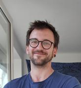 Das Bild zeigt den wissenschaftlichen Mitarbeiter Elias Patschull.