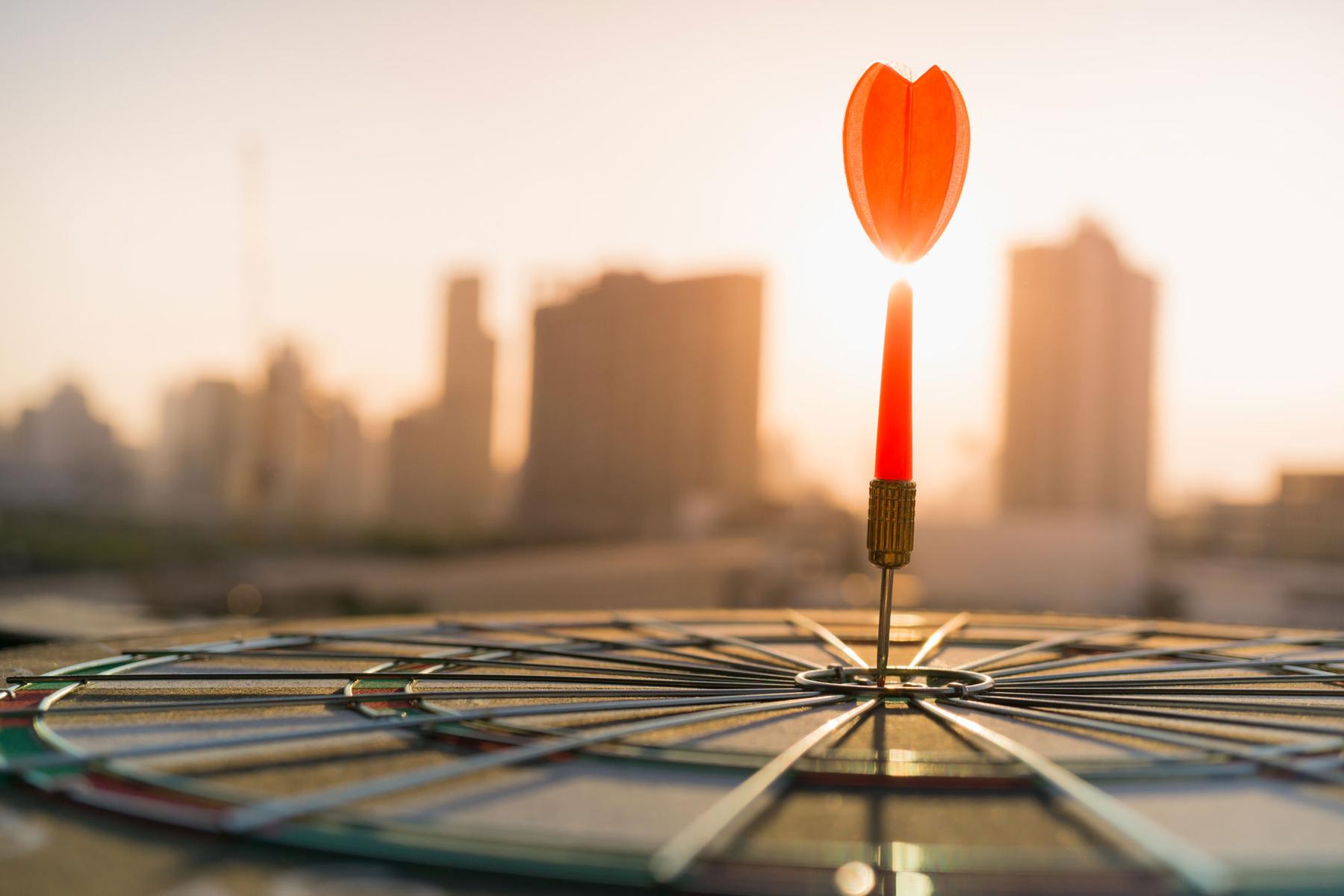 Online Markting - Content Strategie NTII Dartpfeil steckt im Bullseye