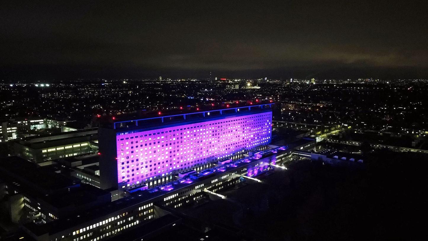 Das LMU Klinikum Großhadern erstrahlt in lila - #wpcd