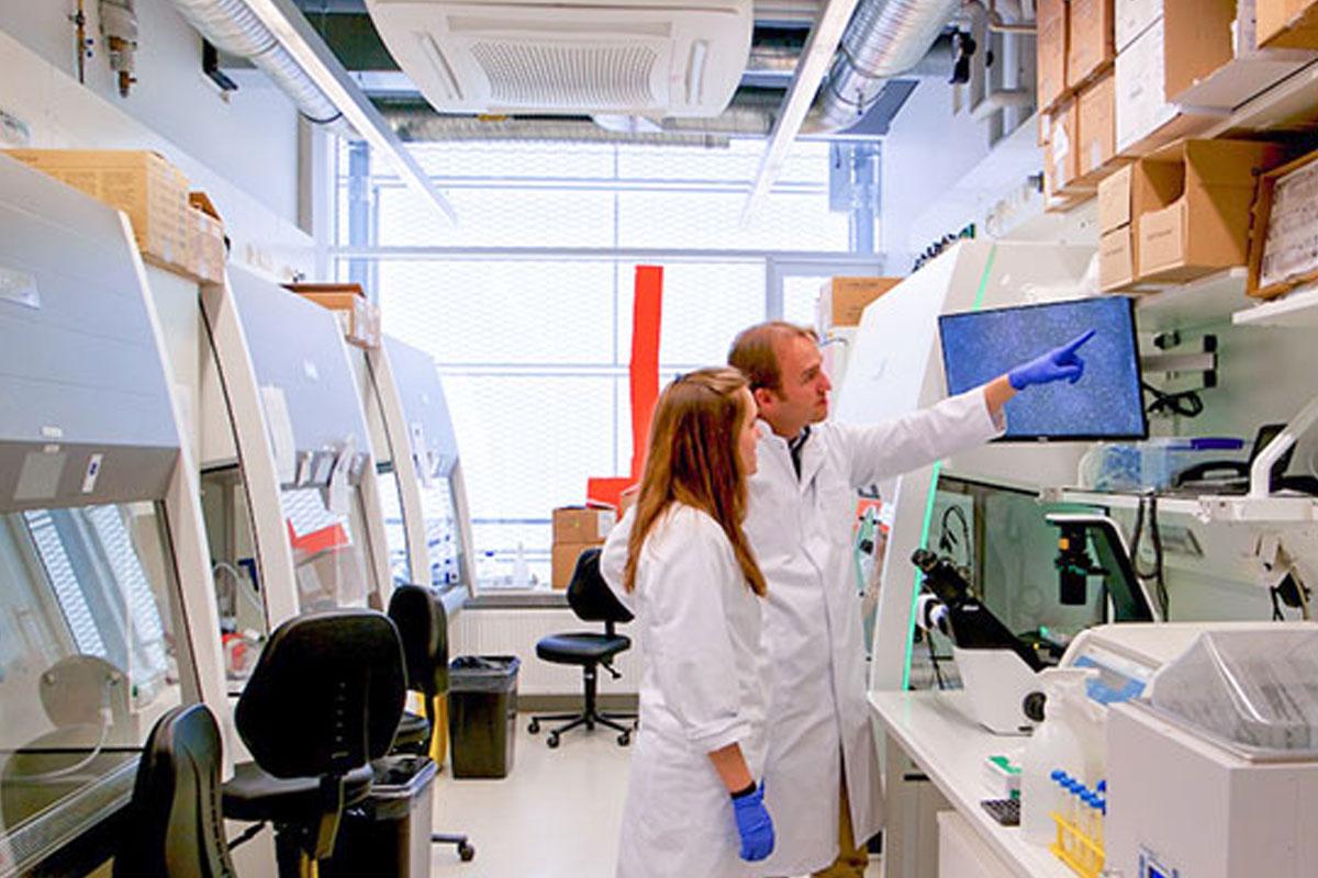 judith-paquet Judith in Paquet Lab