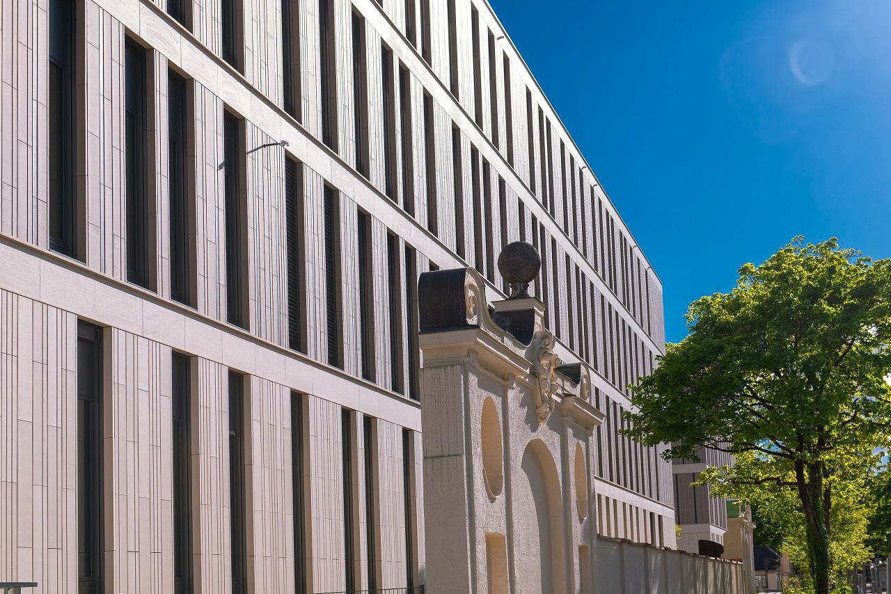 Das neue LMU Klinikum Innenstadt - Ansicht Ecke Nußbaumstraße Die Fassade des LMU Klinikums Innenstadt von der Nußbaumstraße gesehen