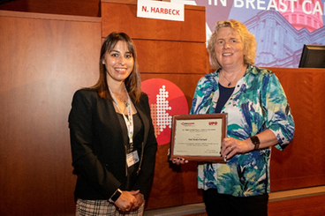 Am 11.09.21 wurde der Preis in einer Feierstunde von Prof. Francesca Boccafoschi, der Präsidentin der UPO Alumni Organisation anlässlich der Innovators in Breast Cancer Konferenz 2021 in Novara übergeben.