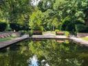 Gewässer am Kolumbarium auf dem Hauptfriedhof Krefeld