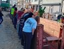 Girls' Day Teilnehmerinnen betrachten eine Baustelle in Krefeld