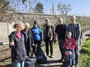 Eine Gruppe Menschen, die beim CleanUp Day in Krefeld teilgenommen haben