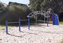Klettergerät auf einem Spielplatz