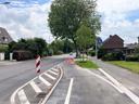 Neu markeirter Radweg, der vom Gehweg auf die Straße geleitet wird