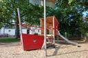 Spielschiff auf dem Spielplatz Memeler Platz in Krefeld