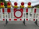 Baustellenabsperrung mit Durchfahrtverbotsschild