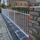 Neue Zaunanlage eines Friedhofs