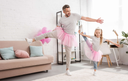 Vater und Tochter tanzen Ballett