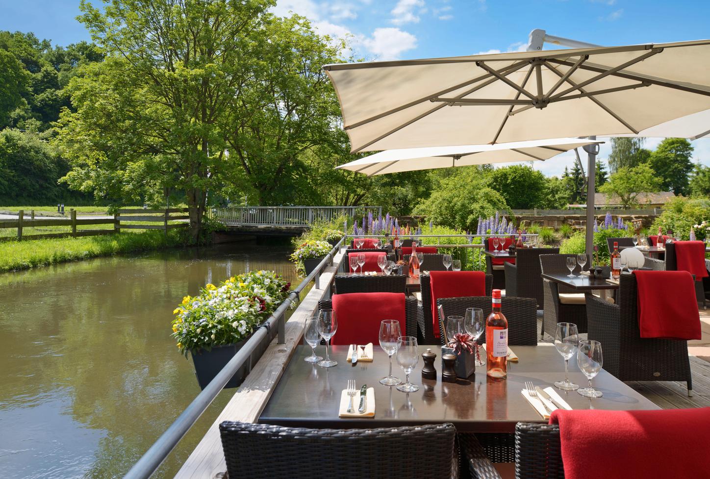 Das Bild zeigt die Terrasse der Walkemühle