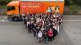 Gruppe Auszubildende und Studierende vor BSR-Lkw