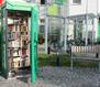 eine grüne Bücherbox der "Köpenick Nord" eG
