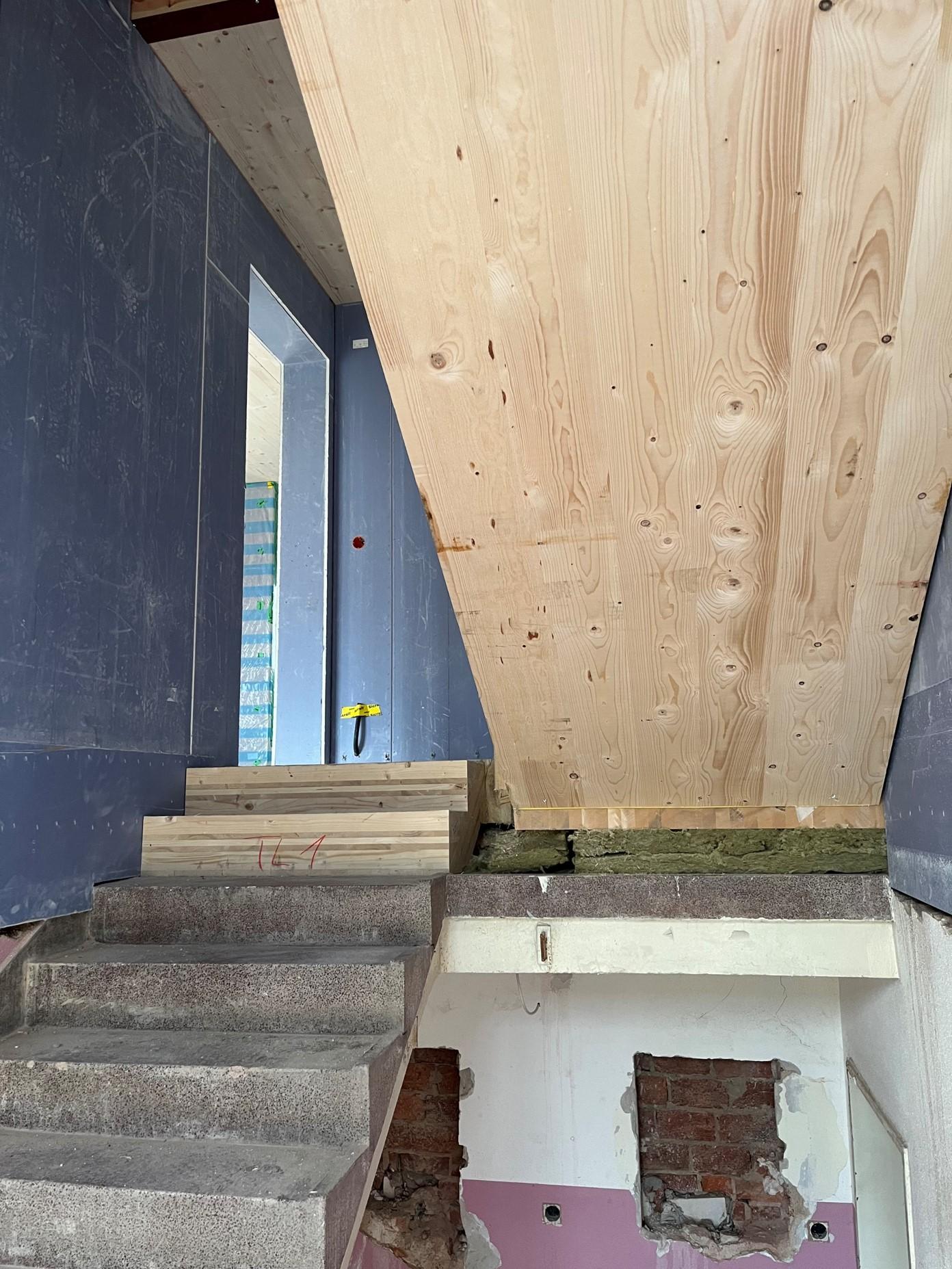 Foto von Treppe zu Dachgeschoss