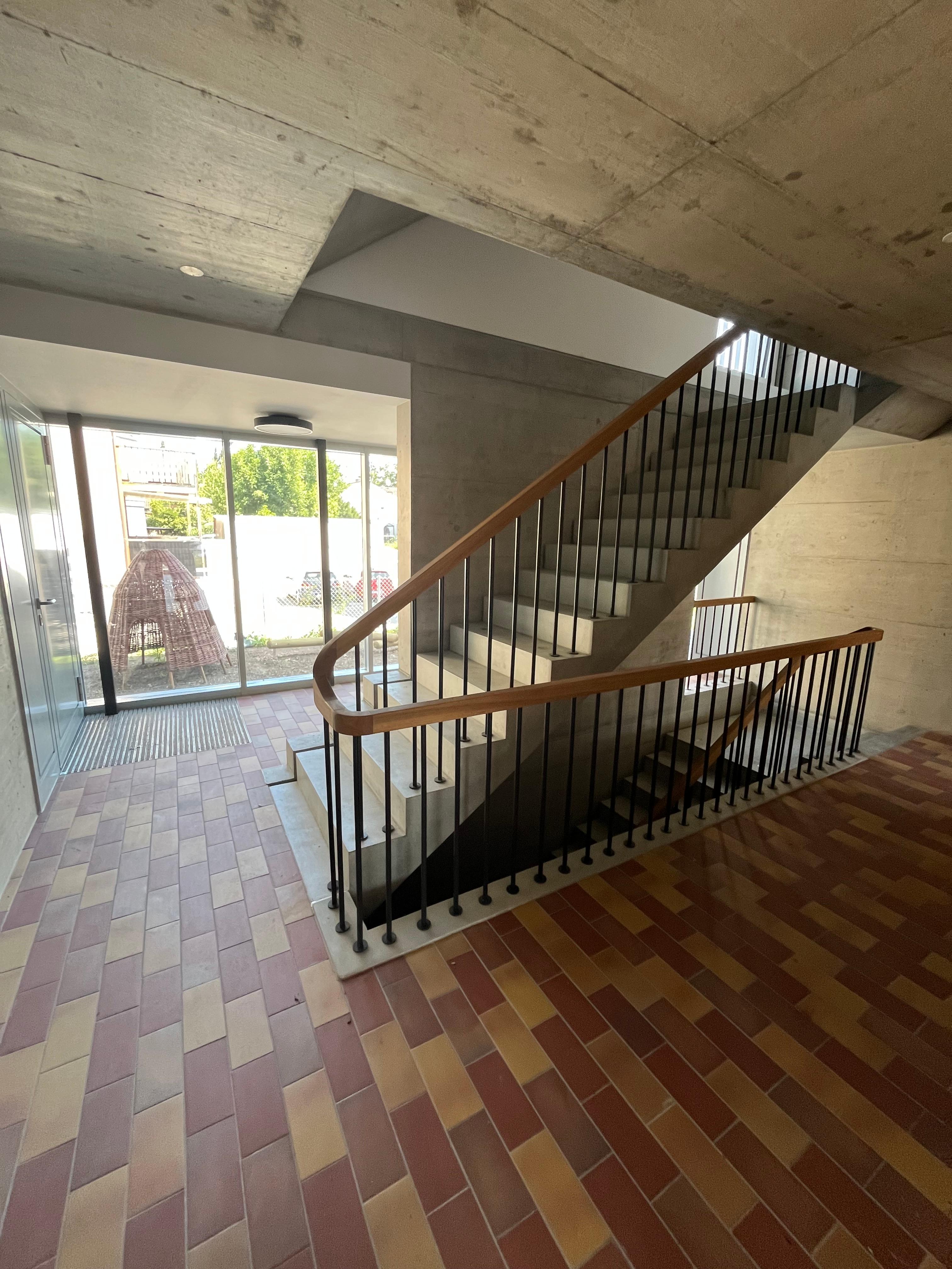 Foto eines Treppenhauses aus Beton