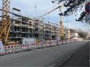 Alle Geschosse inklusive Attika sind fertig betoniert. Die Kräne werden abgebaut.