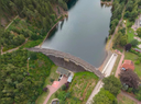 Blick auf die Staumauer der 120 Jahre alten Talsperre. © Peter Riecke
