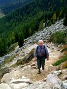 Wanderung auf einem sicheren Weg in einer Höhe von 2300 m