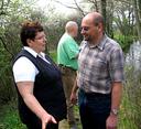 Herr Seeber und Frau Rudolph sind als Vertreter der Verwaltungsgemeinschaft Apfelstädtaue Partner des Freundeskreises Leinakanal. Foto: H-D. Ritz