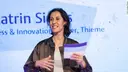 Katrin Siems hält eine Begrüßungsrede beim DMEA Empfang 2026