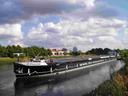Das Schiff MS Wissenschaft ist auf einem Fluss zu sehen