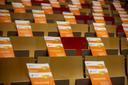 Flyer des BIGSAS Journalist Award Programms auf Tischen verteilt