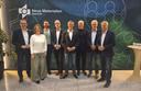 Acht Personen stehen in einer Reihe vor einem Banner mit Aufschrift "Neue Materialien Bayreuth": Wolfgang Brehm, Nicole Kaiser, Andreas Zippel, Stefan Leible, Michael Hohl, Georg Riesner, Harald Franz und Michael Pfitzner (v.l.)