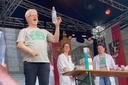 Prof. Breunig auf der 50 Jahre Uni Bayreuth Bühne des Bürgerfests Prof. Breunig auf der 50 Jahre Uni Bayreuth Bühne des Bürgerfests
