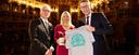 Prof. Dr. Dr. h.c. Stefan Leible,  Dr. Silke Launert und der Bayerische Wissenschaftsminister Markus Blume beim Festakt zum 50. Jubiläum der Universität Bayreuth