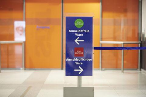 Schild des Zolls am Dortmund Airport

 



