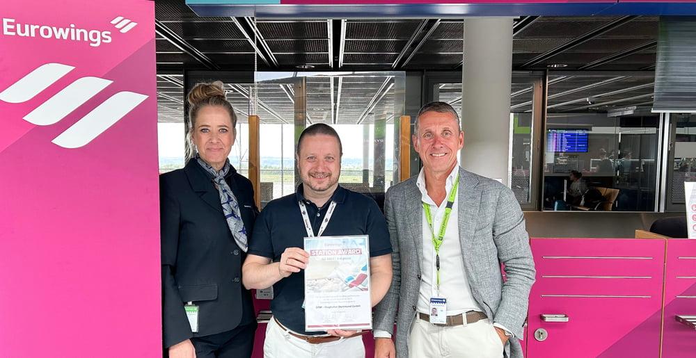Übergabe des Eurowings Station Awards stellvertretend an Guido Miletic, Leiter Airport Services und Marketing & Sales, und Nicole Kompa, Bereichsleiterin Passenger Handling