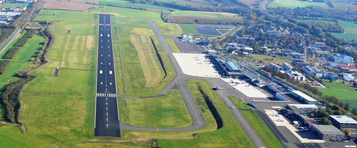 Start- und Landebahn sowie
  Gebäude des Dortmund Airport

 





