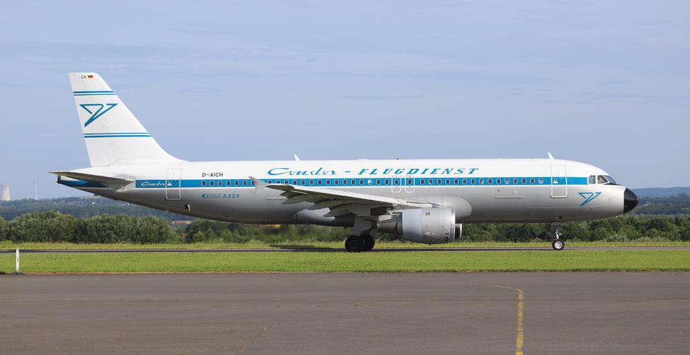 Ein Flugzeug der Fluggesellschaft Condor im Retro-Design beim Erstflug in Dortmund am 06.07.2024