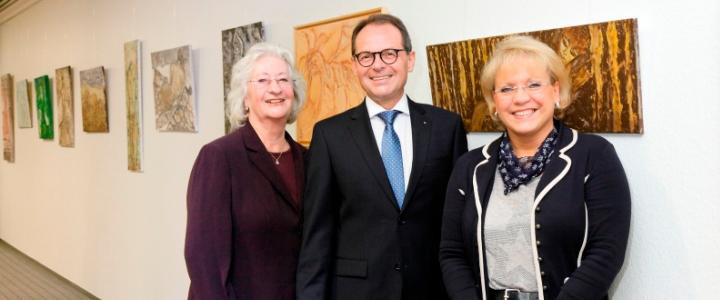 Eröffnung der
  kunstausstellung am Dortmund Airport

 





